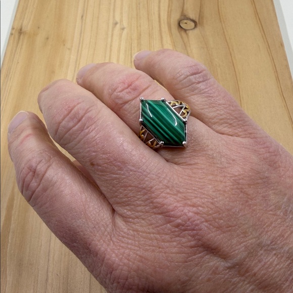 African Malachite Ring 18K Yellow Gold & Platinum Bond |Antique Design | Size 8 - Picture 5 of 9